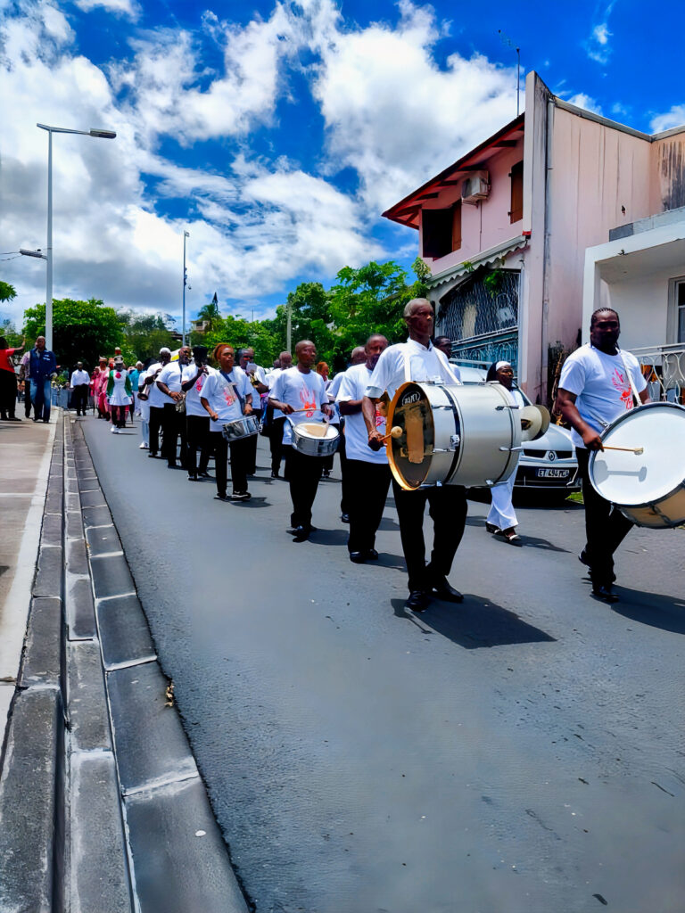 Fanfare des Viducasses en défilé lors d’un événement communal en Guadeloupe